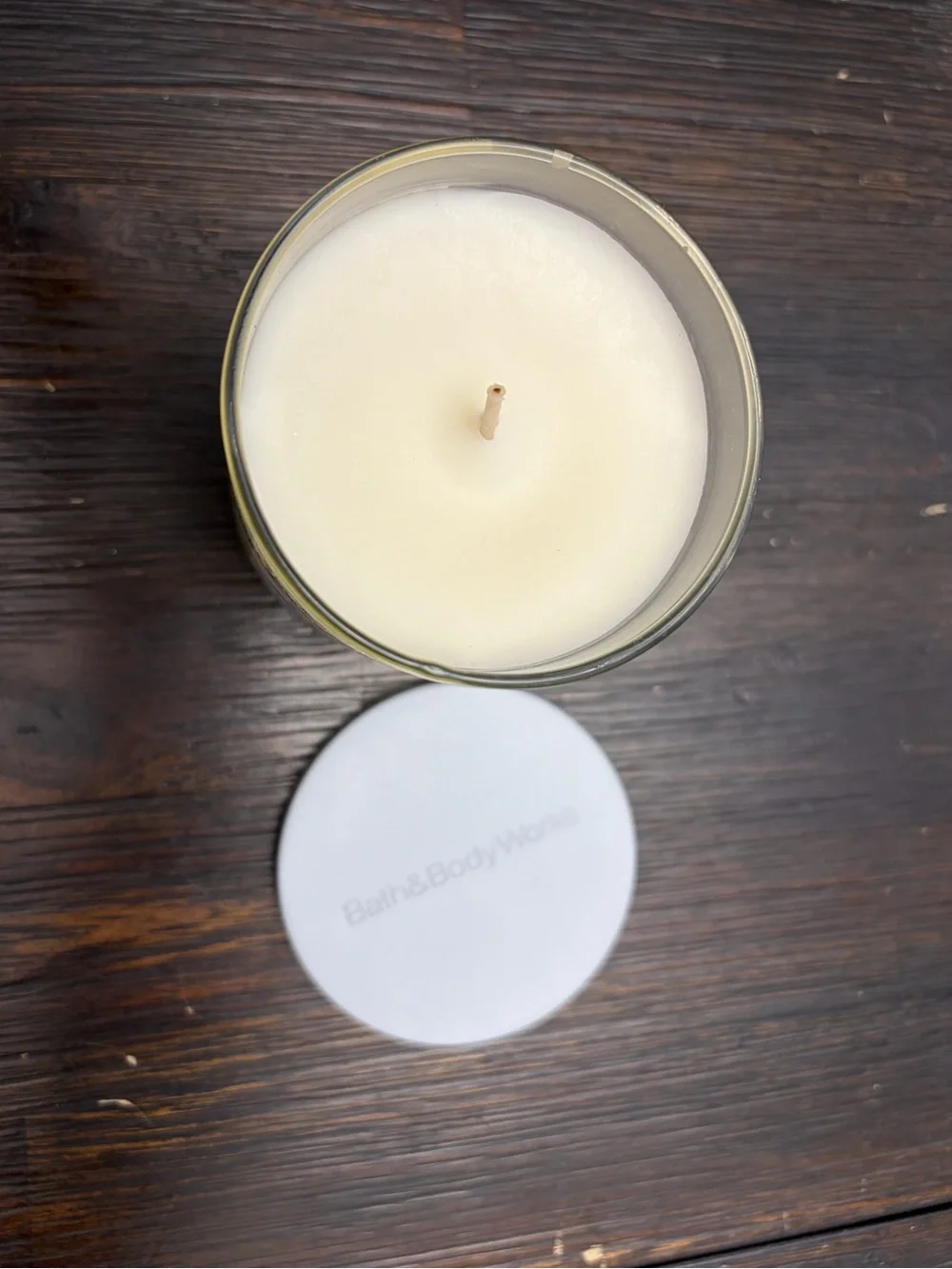 Bath & Body Works Clothesline Breeze Candle - White with Blue Floral Label